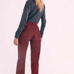 LEVI'S Wedgie Straight Corduroy Jeans Size: W23 L26
Women’s in Maroon/Brick Red